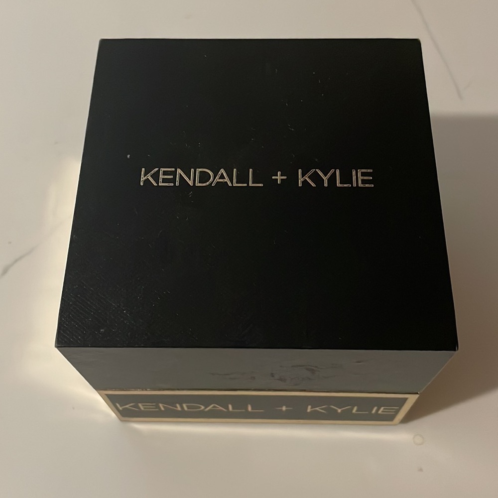 Kendall + Kylie Watch